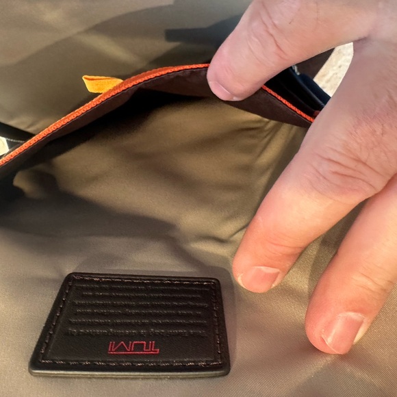 Tumi Alpha Bravo Sling - Used - Picture 9 of 11